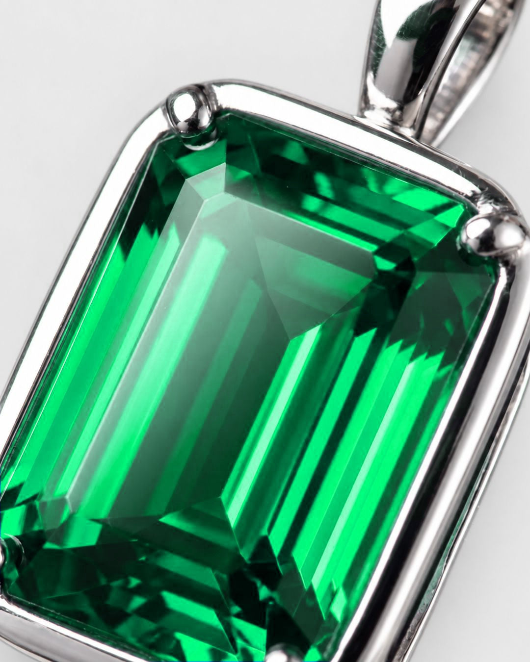 Emerald Pendant Necklace | 3 Carat
