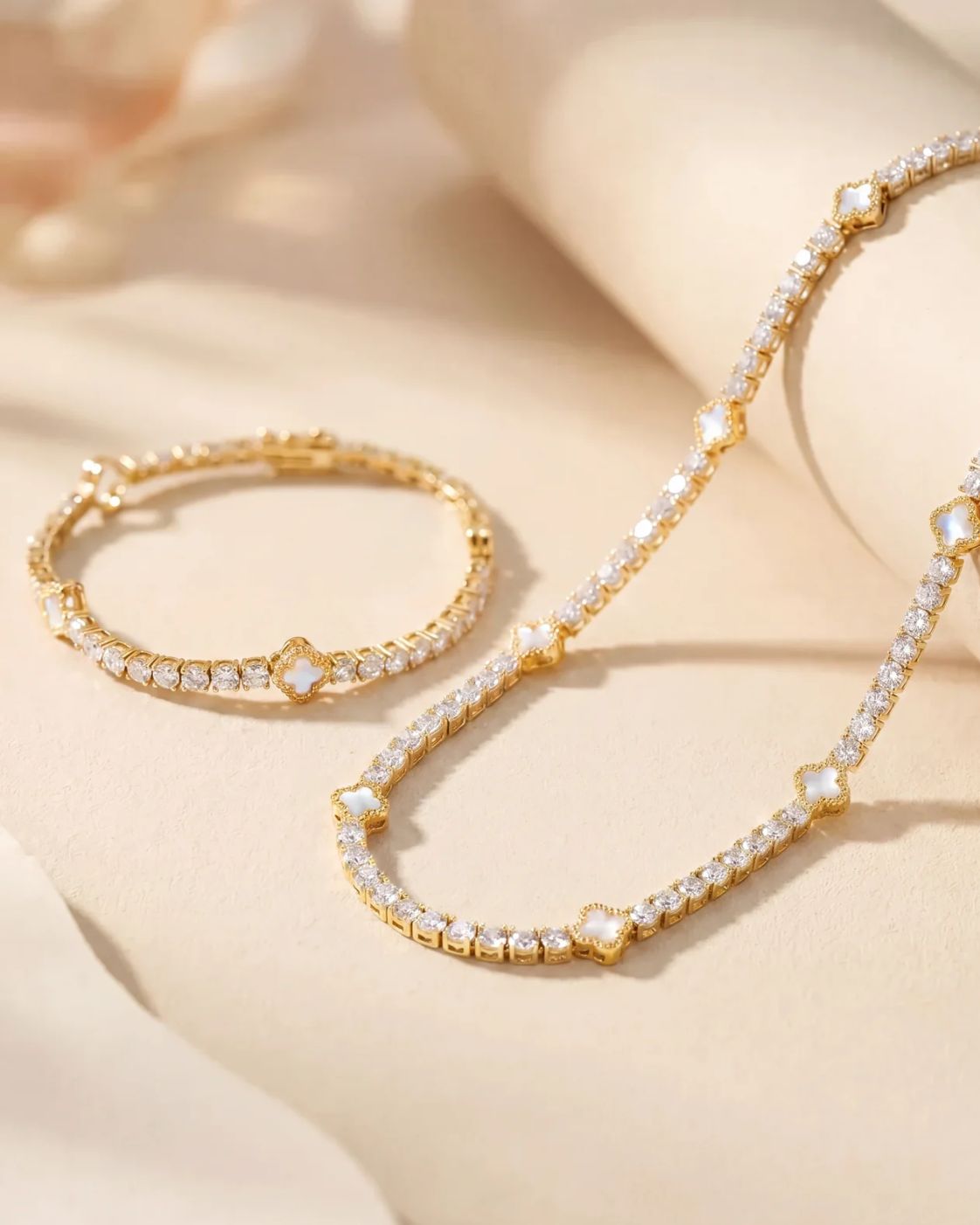 Clover Bracelet | Nacre Gold